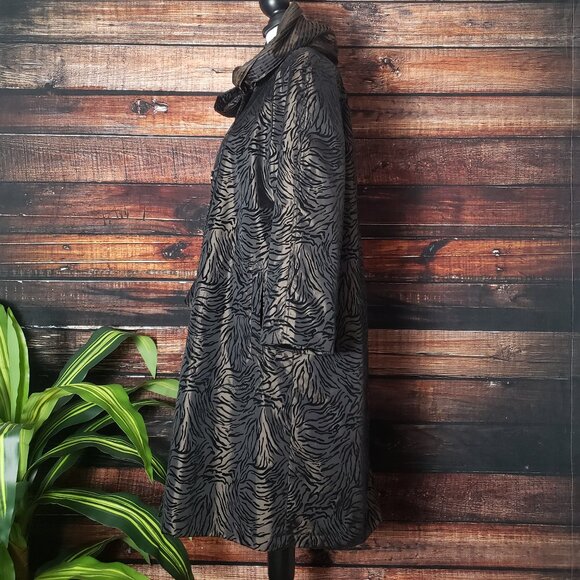 Gallery NWOT Medium Velvet Tiger Long Coat Rain Jacket Accordion Hood Lined - Picture 9 of 14
